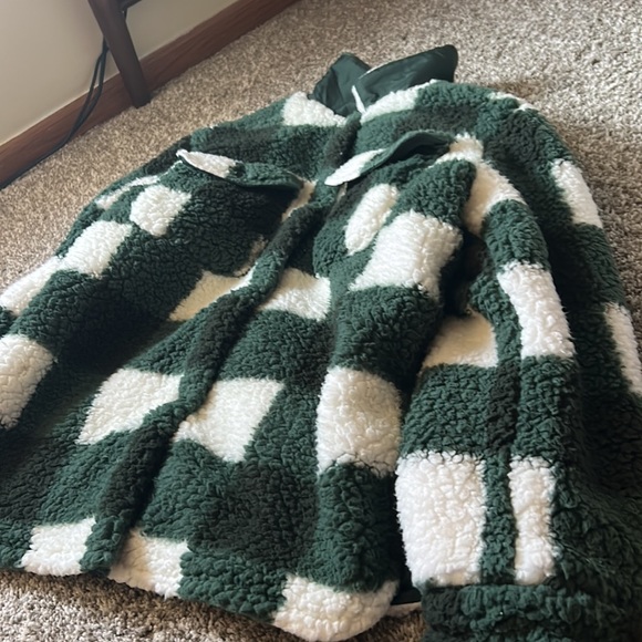 Green button coat - Picture 2 of 2